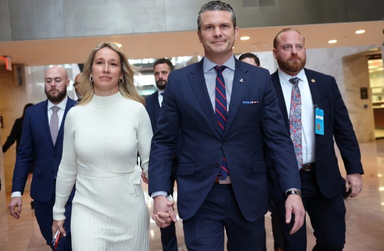 ЗМІ дізналися нові скандальні деталі про главу Пентагону