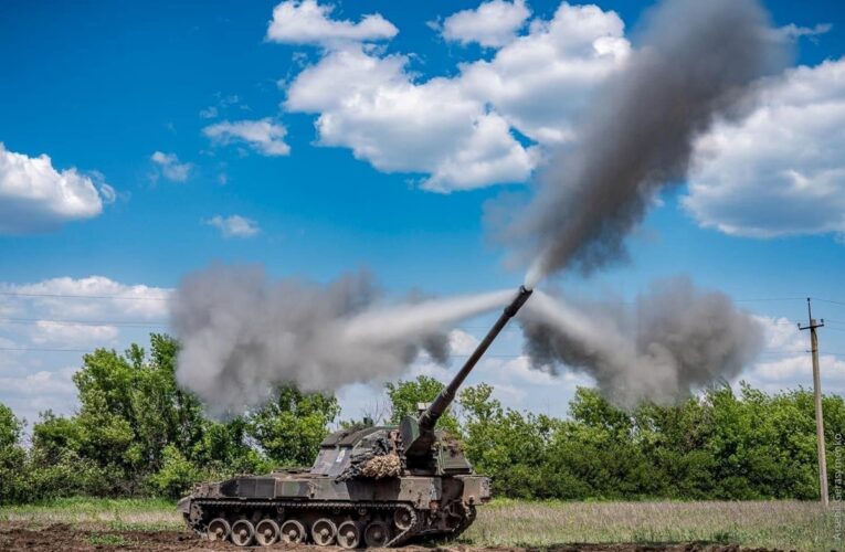 ЗСУ відбивають російські атаки на 11 напрямках