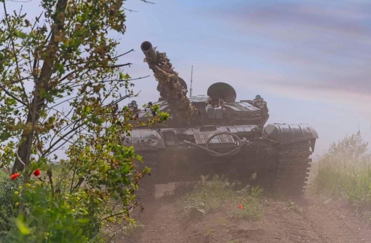 ЗСУ відбивають російські атаки на 11 напрямках