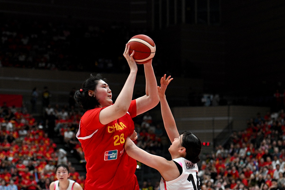 Новини світу - 2,26 метра таланту: дебют Цзиюй став сенсацією у жіночому баскетболі