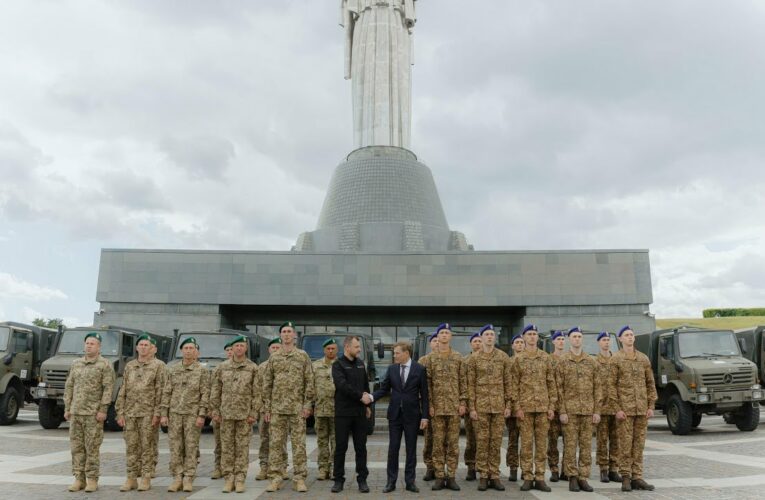Глава МЗС Німеччини передав допомогу підрозділам МВС України