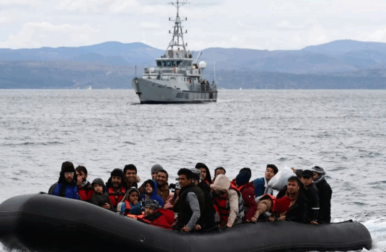 Біля берегів Греції врятували понад 600 мігрантів