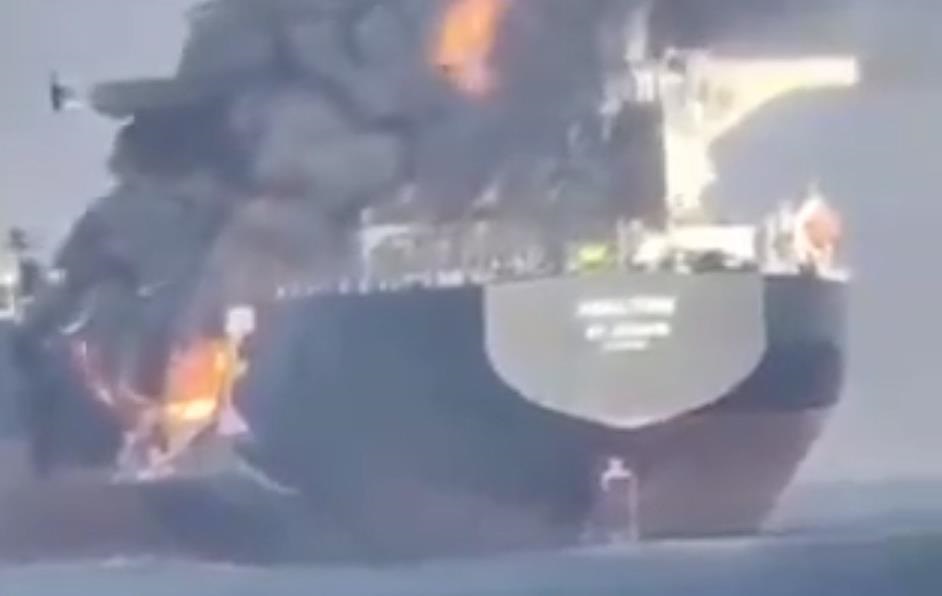 Новини світу - Біля ОАЕ "тіньовий" танкер Росії зіткнувся з іншим судном - ЗМІ