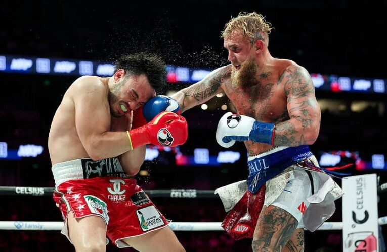 Боксер, що боксує, переміг екс-чемпіона з Мексики