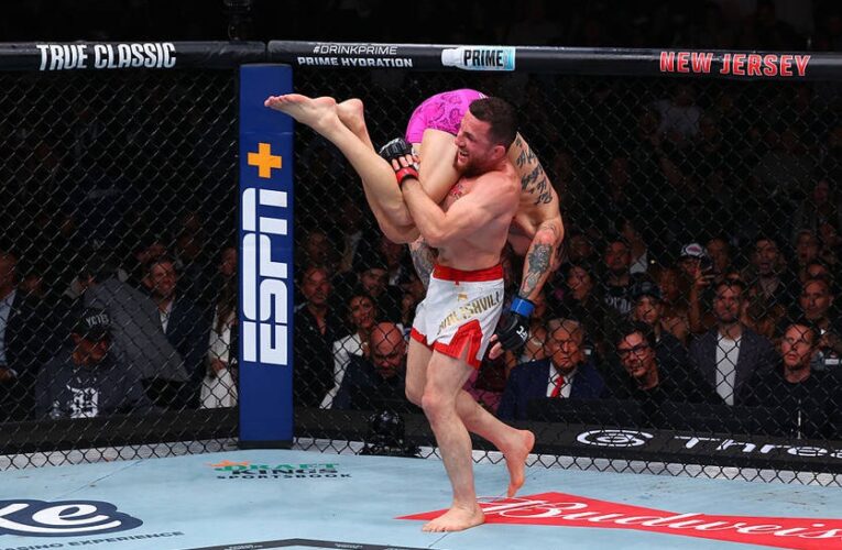 Борець з Грузії задушив О’Меллі і вперше виграв в UFC прийомом здачі