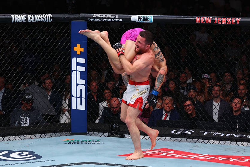 Новини спорту - Борець з Грузії задушив О'Меллі і вперше виграв в UFC прийомом здачі