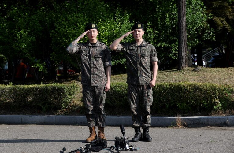 Четверо учасників BTS завершили військову службу