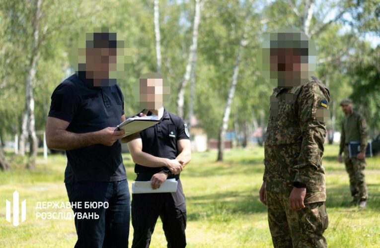 Чотирьох військових затримали за непокору – ДБР