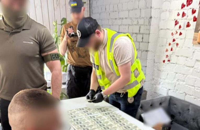 Фіктивний діагноз дружині: у Києві чиновник за гроші допоміг ухилянту