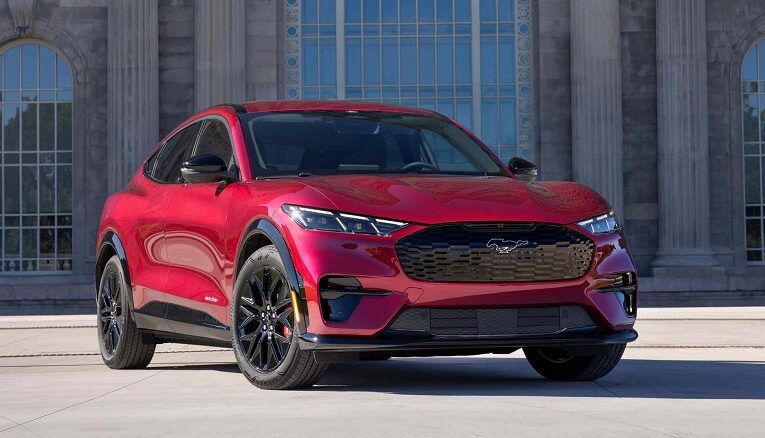 Ford відкликає майже 200 тисяч електрокарів через ризик блокування дверей