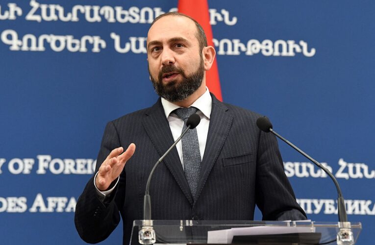 Глава МЗС Вірменії порадив Лаврову не втручатися у справи країни