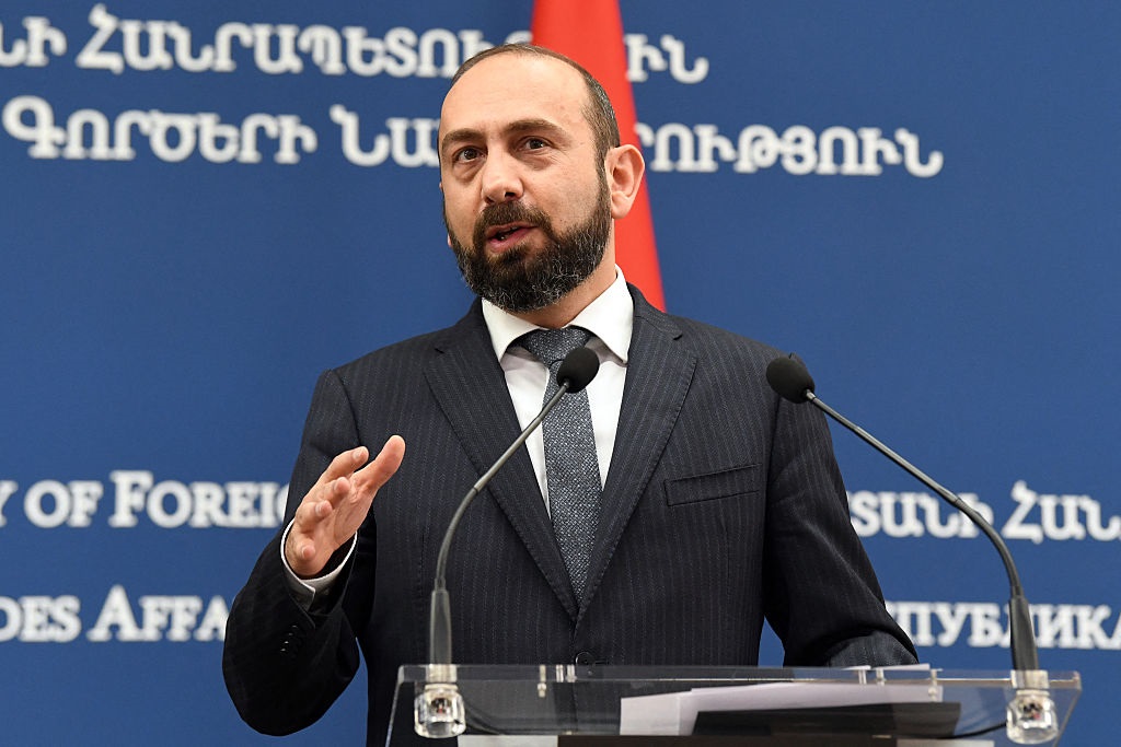 Новини світу - Глава МЗС Вірменії порадив Лаврову не втручатися у справи країни