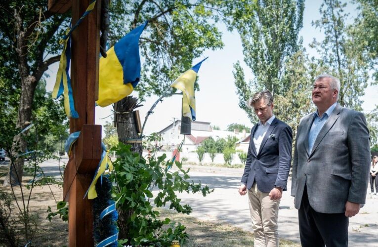 Голова МЗС Литви першим з іноземних урядовців відвідав Херсон