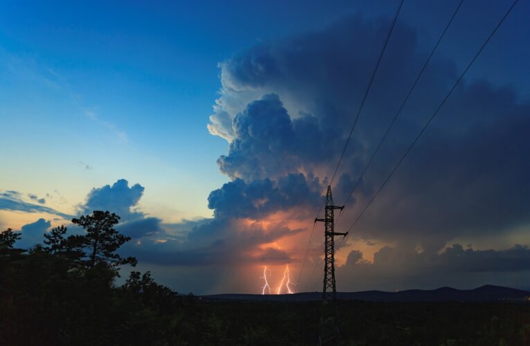 Грози та спека до +37: погода на вихідні