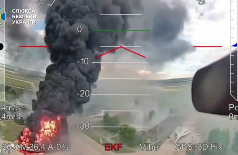 СБУ показала нове відео операції «Павутина»: шлях одного з FPV-дронів від вильоту до ураження літака