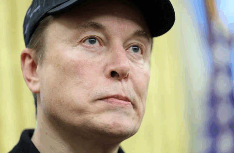 Ілон Маск відреагував на удари по аеродромах в РФ