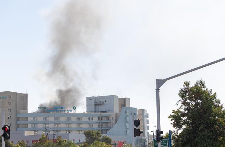 Іран атакував Ізраїль десятками ракет, пошкоджено лікарню