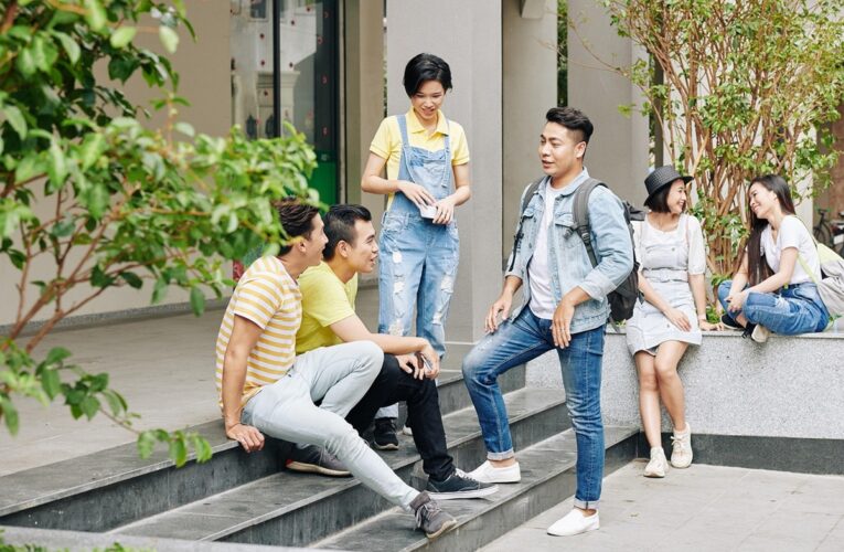 Іспанія прихистить студентів, яким США відмовили у візі