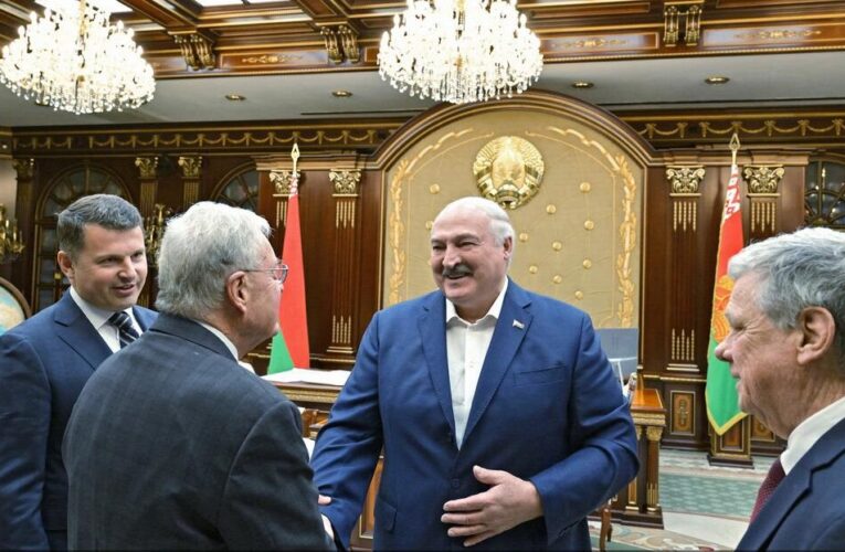 Келлог зустрівся з Лукашенко у Мінську