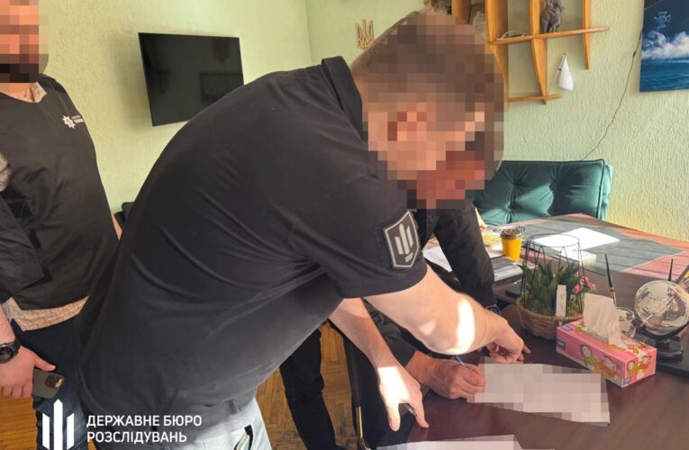 Хабар керівництву Київзеленбуду: директор КП отримав підозру