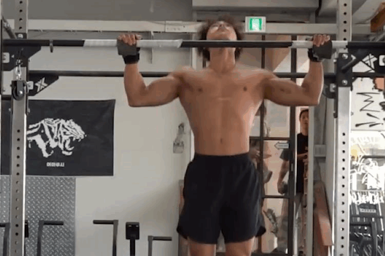 Кореєць встановив новий світовий рекорд з кількості підтягувань