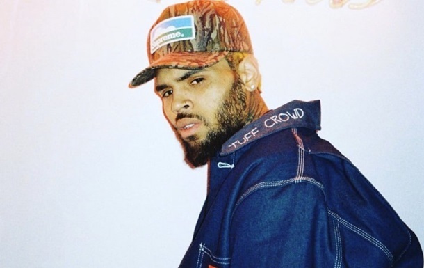 Новини культури - Кріс Браун заперечує провину у справі про жорстокий напад у Лондоні