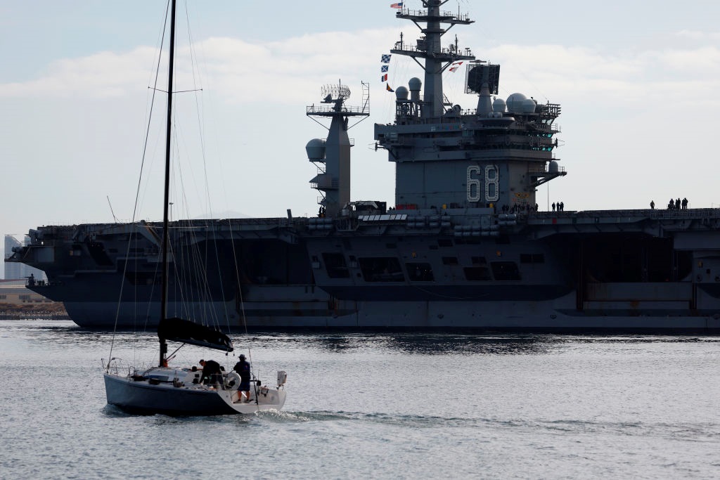 Новини світу - Літаки та есмінці. США готуються воювати з Іраном