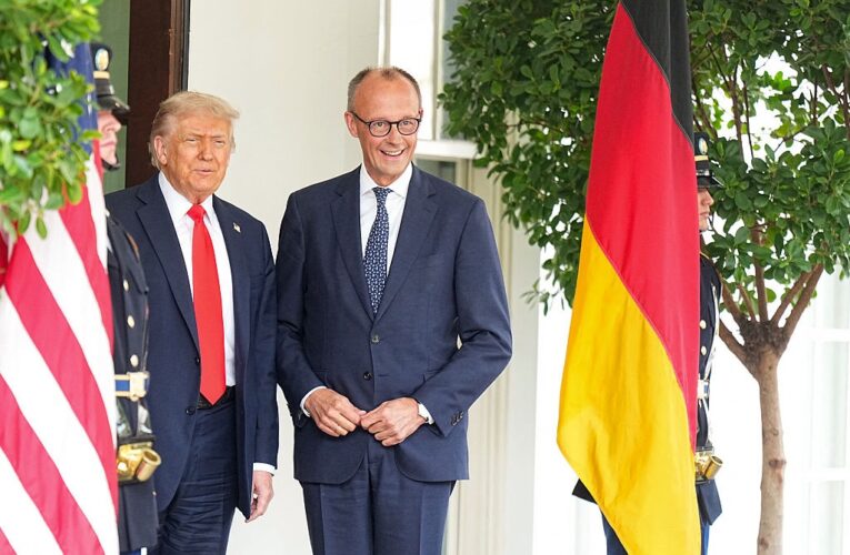 Мерц вручив Трампу неочікуваний подарунок