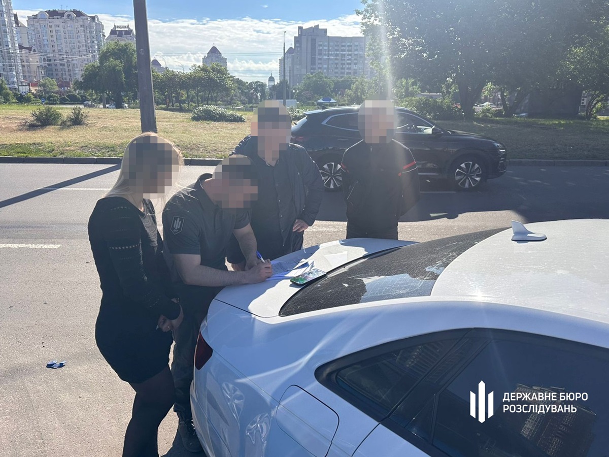 Новини України - На Дніпропетровщині правоохоронниця видалила дані сотень ухилянтів