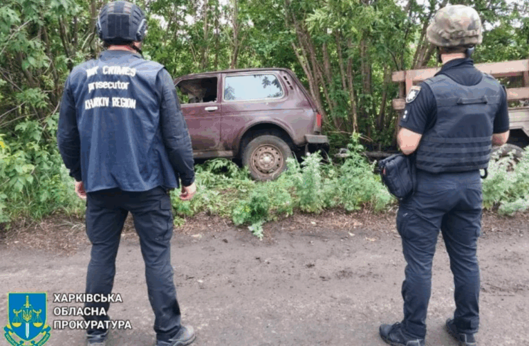 На Харківщині окупанти скинули вибухівку на авто: є загиблий