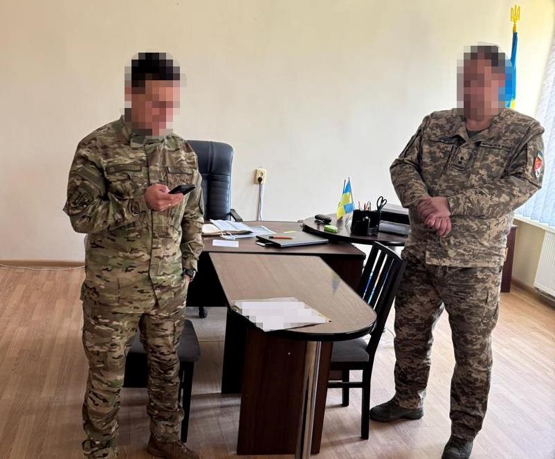 Новини України - На Прикарпатті викрито чиновника ТЦК, що знімав з обліку мобілізованих