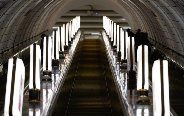 На центральній станції метро Києва закриють ескалатор до кінця року