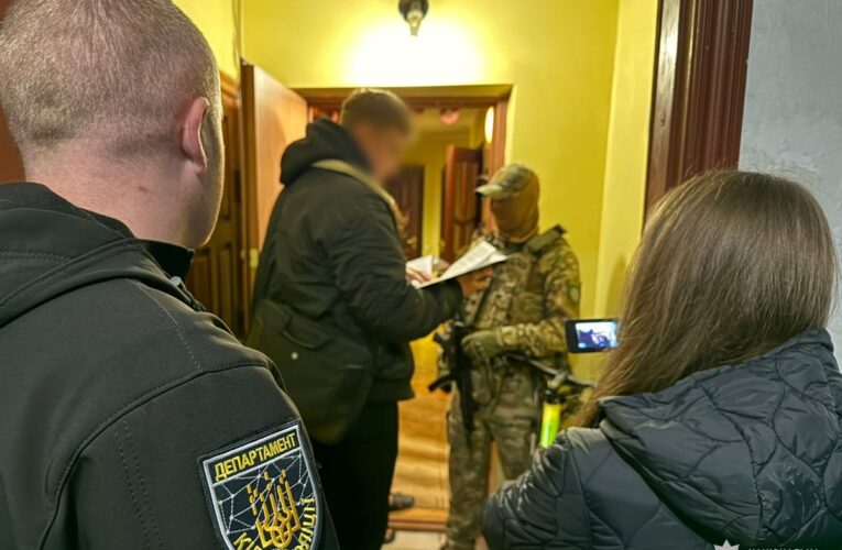 На Вінниччині шахрай викрав майже мільйон гривень у матері загиблого воїна