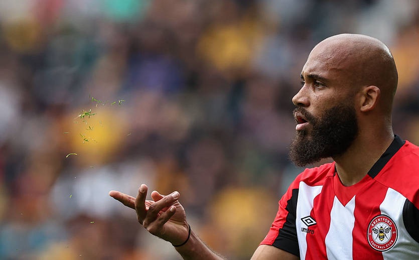 Новини спорту - Нападник Брентфорда Мбемо підпише угоду з Манчестер Юнайтед