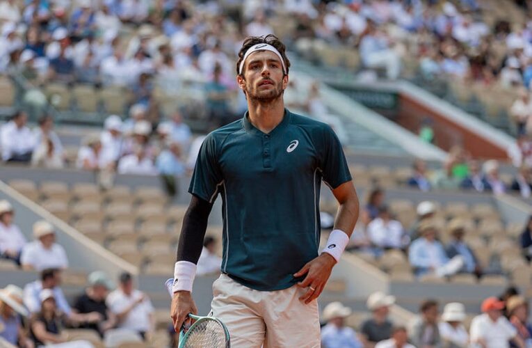 Незручний момент на Ролан Гаррос: тенісист влучив у суддю