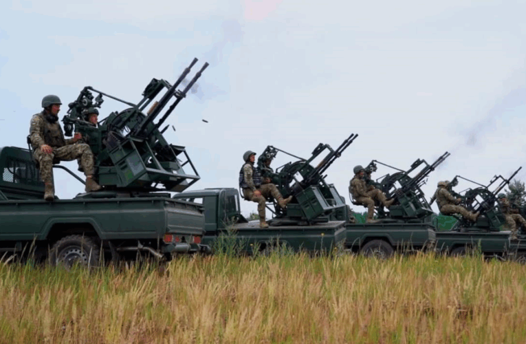 Нічна російська дронова атака: є шість влучань