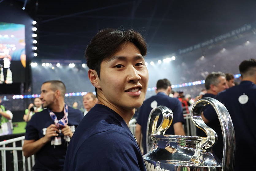 Новини спорту - Новоспечений чемпіон Ліги чемпіонів може продовжити кар'єру в Наполі