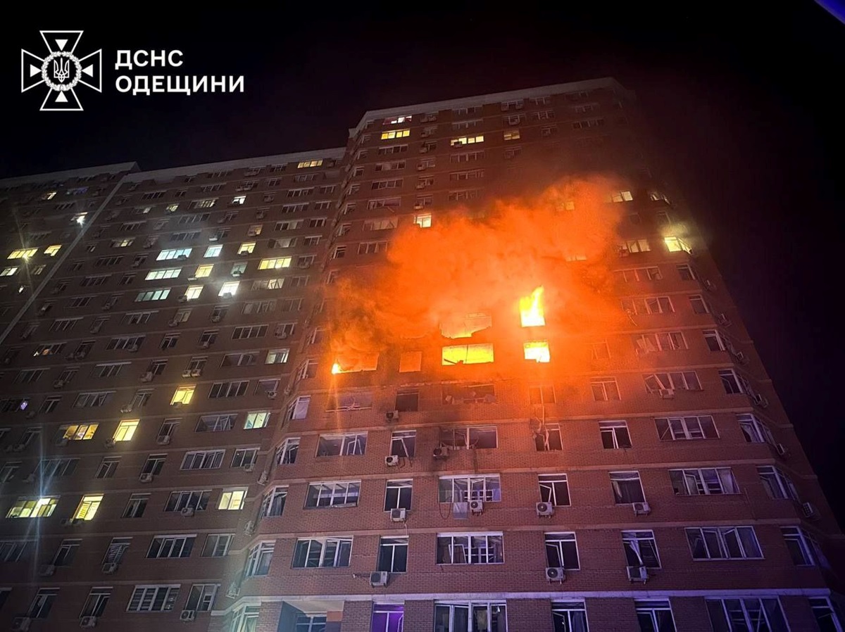 Новини України - Палали три поверхи: з’явилися фото удару по Одесі