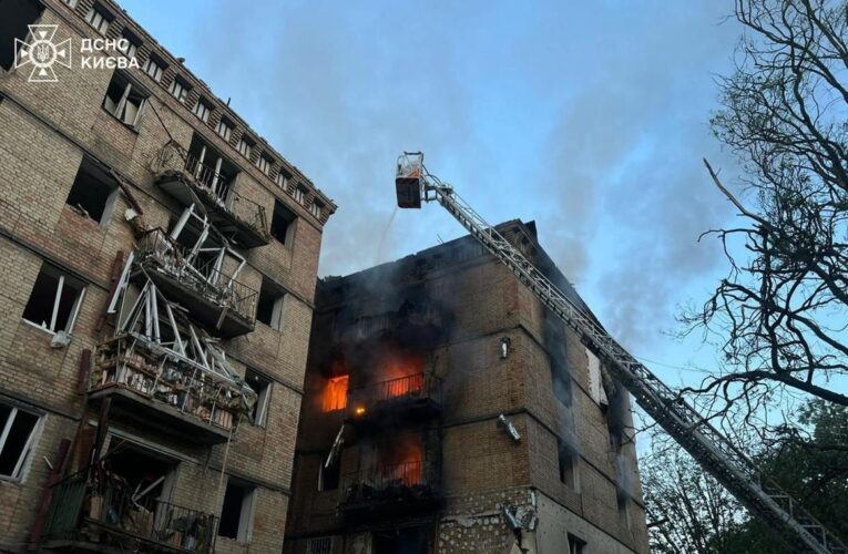 Під завалами будинку у Києві можуть залишатися до 14 людей – КМВА