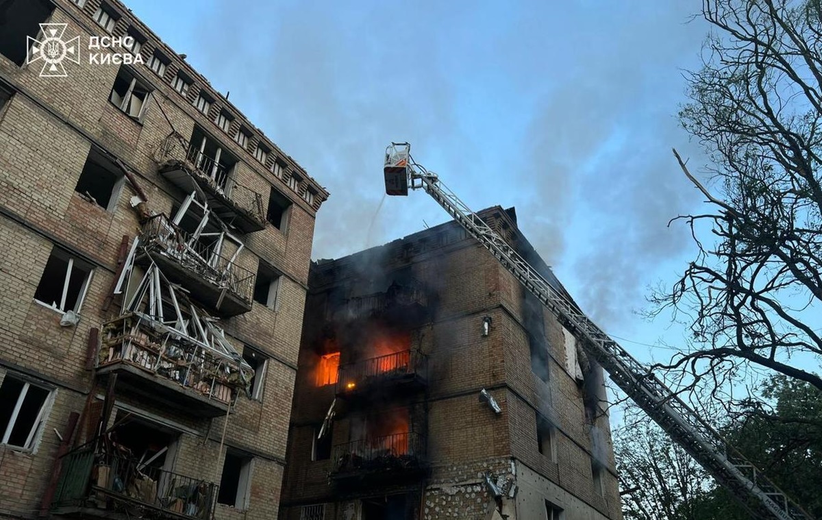 Новини Києва - Під завалами будинку у Києві можуть залишатися до 14 людей - КМВА