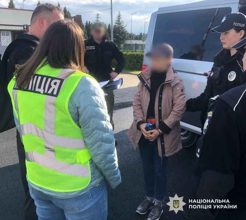 Новини України - Підозрювану у незаконному переправлення мігрантів екстрадували з Німеччини