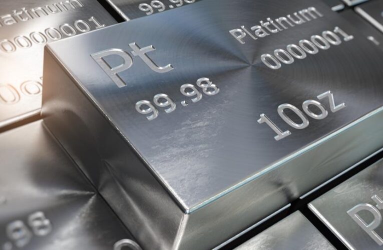 Платина подорожчала до максимуму за 10 років