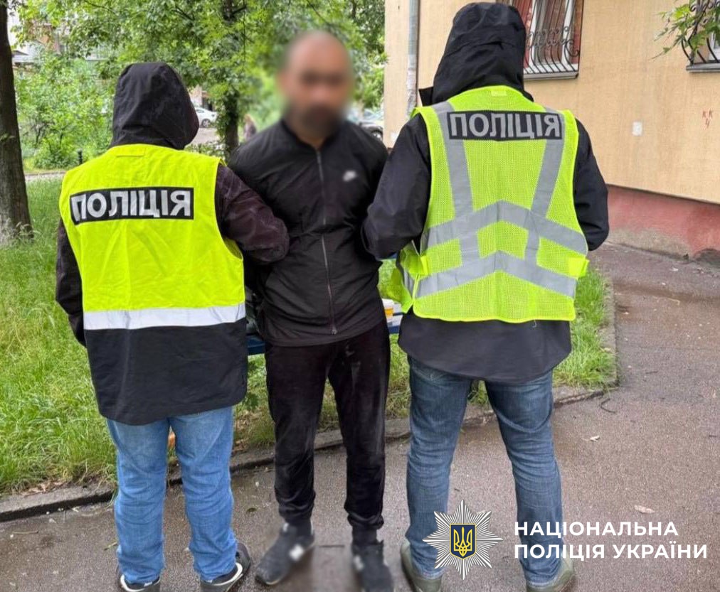 Новини Києва - Погрожували гранатою: у Києві двоє іноземців тероризували перехожого