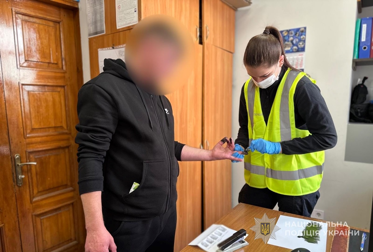 Новини України - Поранив і пограбував військового: одесит отримав вісім років за напад