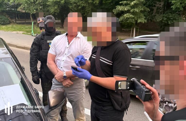 Посадовець Служби судової охорони “торгував” працевлаштуванням