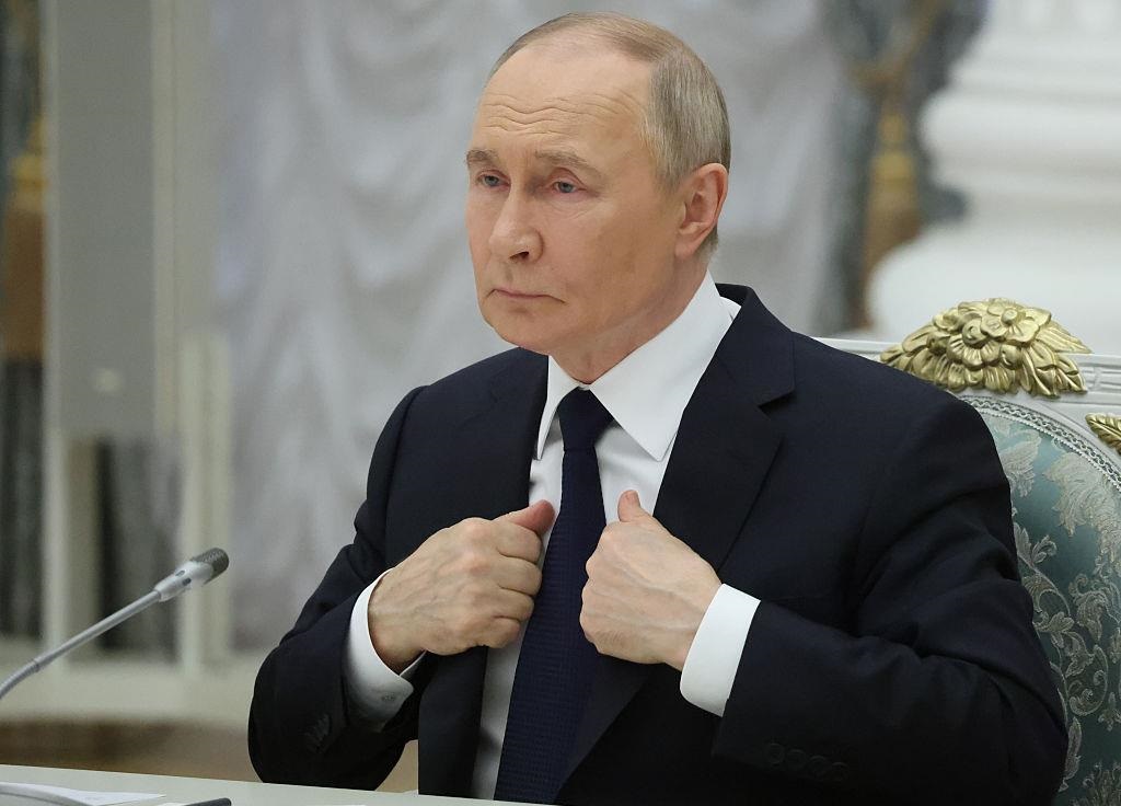 Новини світу - Путін понад добу уникає згадок про удари по авіабазах РФ - ЗМІ