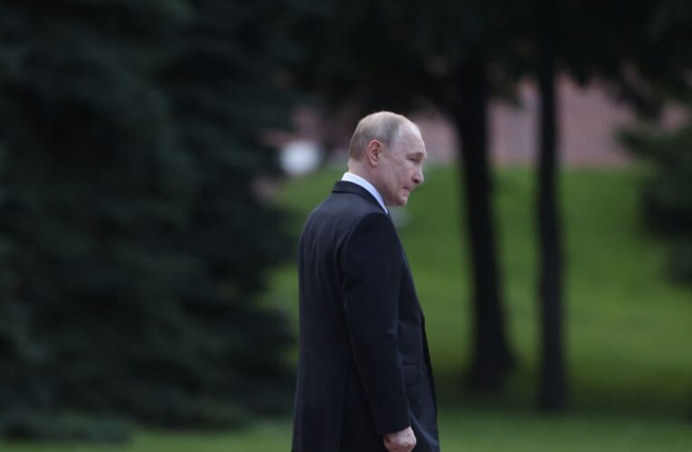 Путін урізав бюджет після падіння нафтових доходів