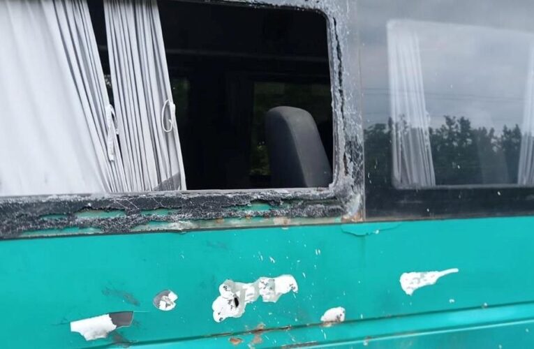 Росіяни атакували евакуаційний автобус під Дніпром