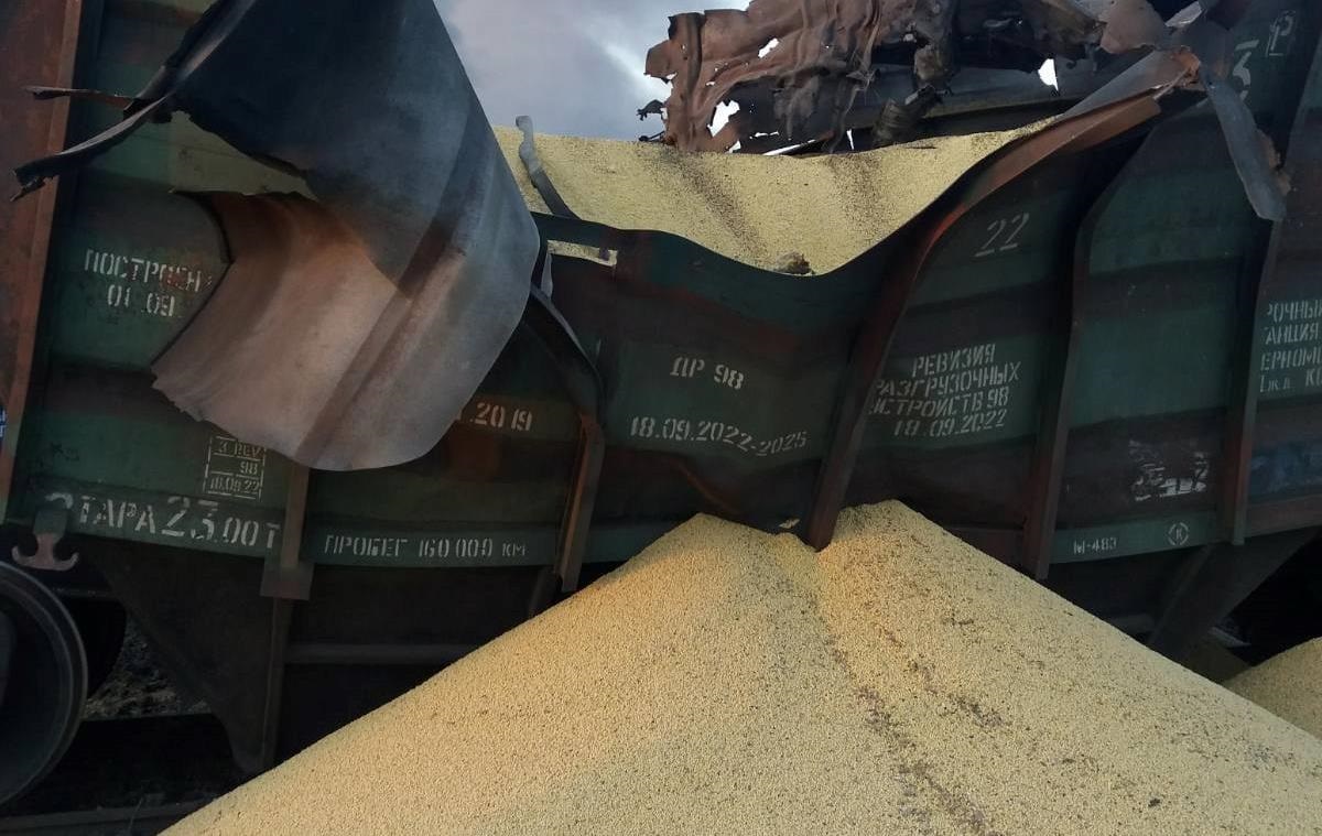 Новини Києва - Росіяни пошкодили вагони із зерном у Києві