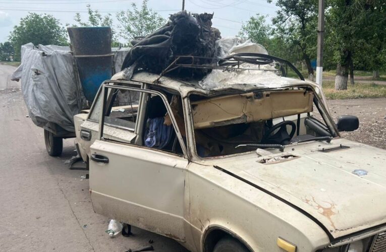 Росіяни вдарили дронами по автобусу та авто на Донеччині: є загиблі